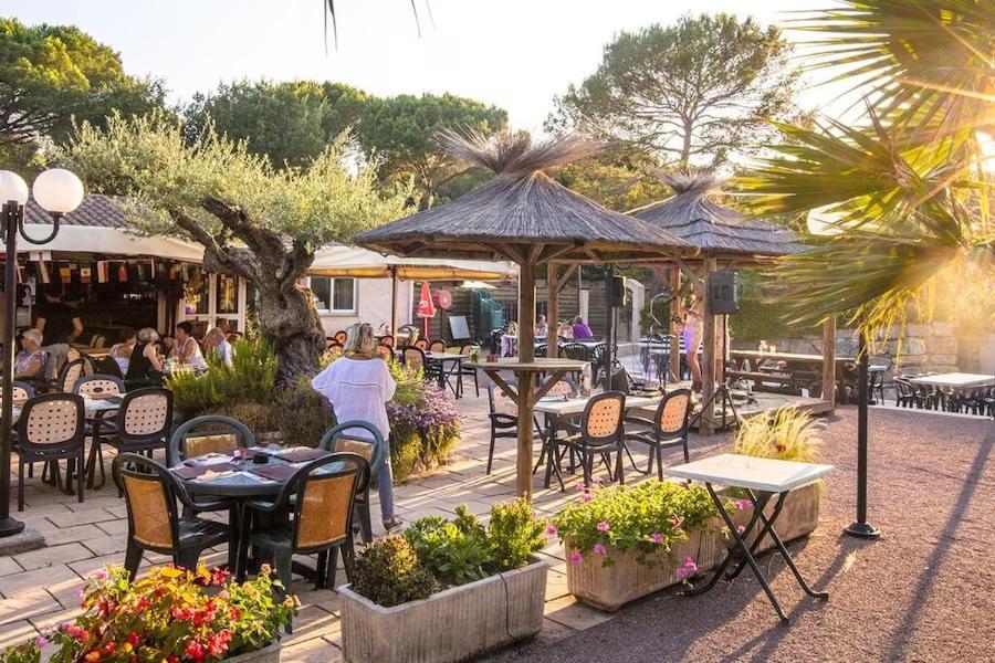 Mobile Home 6-Pers Camping Lei Suves-Cotes D'Azur-Including Airco Roquebrune-sur Argens Exterior foto